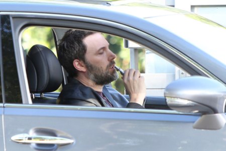 ben.affleck.sad.smoke.6