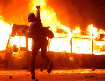 Фото Артема Слипачука 20.01.14 ЕвроМайдан. Столкновения на ул.Грушевского